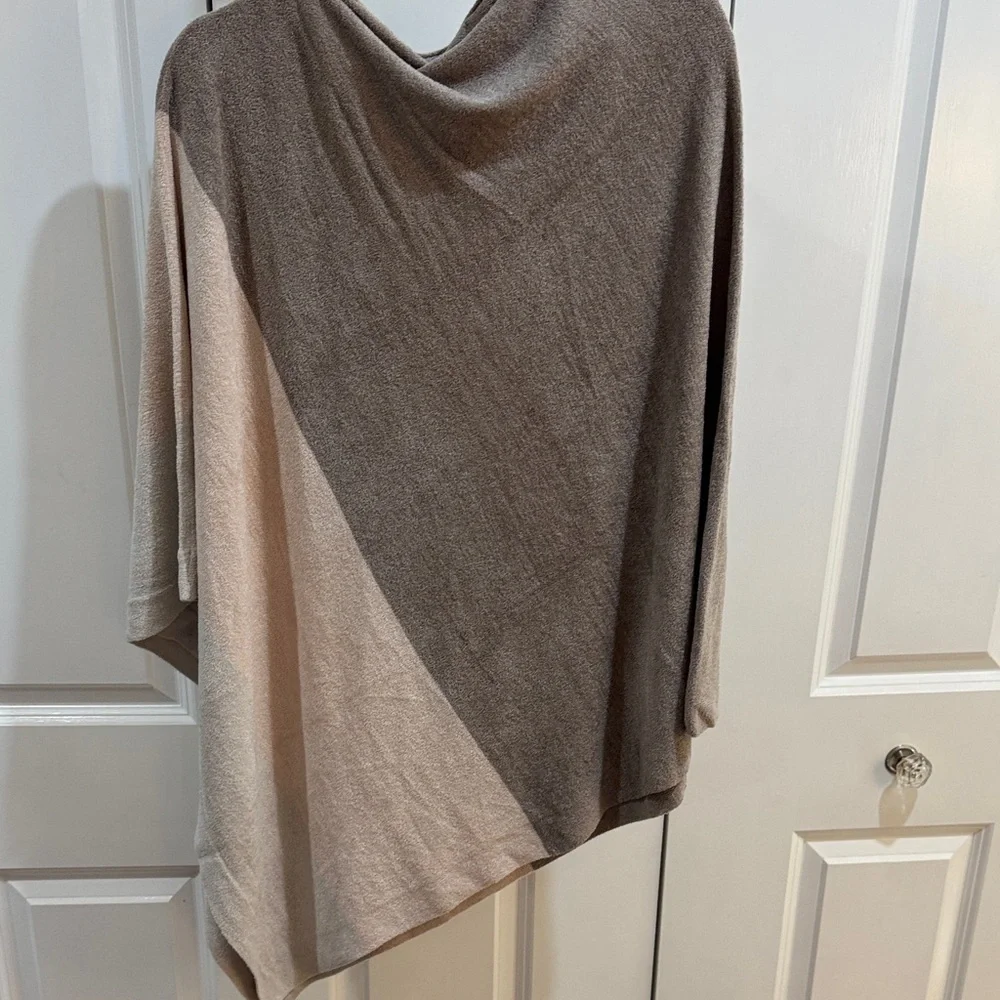 RARE: Barefoot Dreams Three-Tone Poncho in Brown, Beige and Taupe One Size Plus